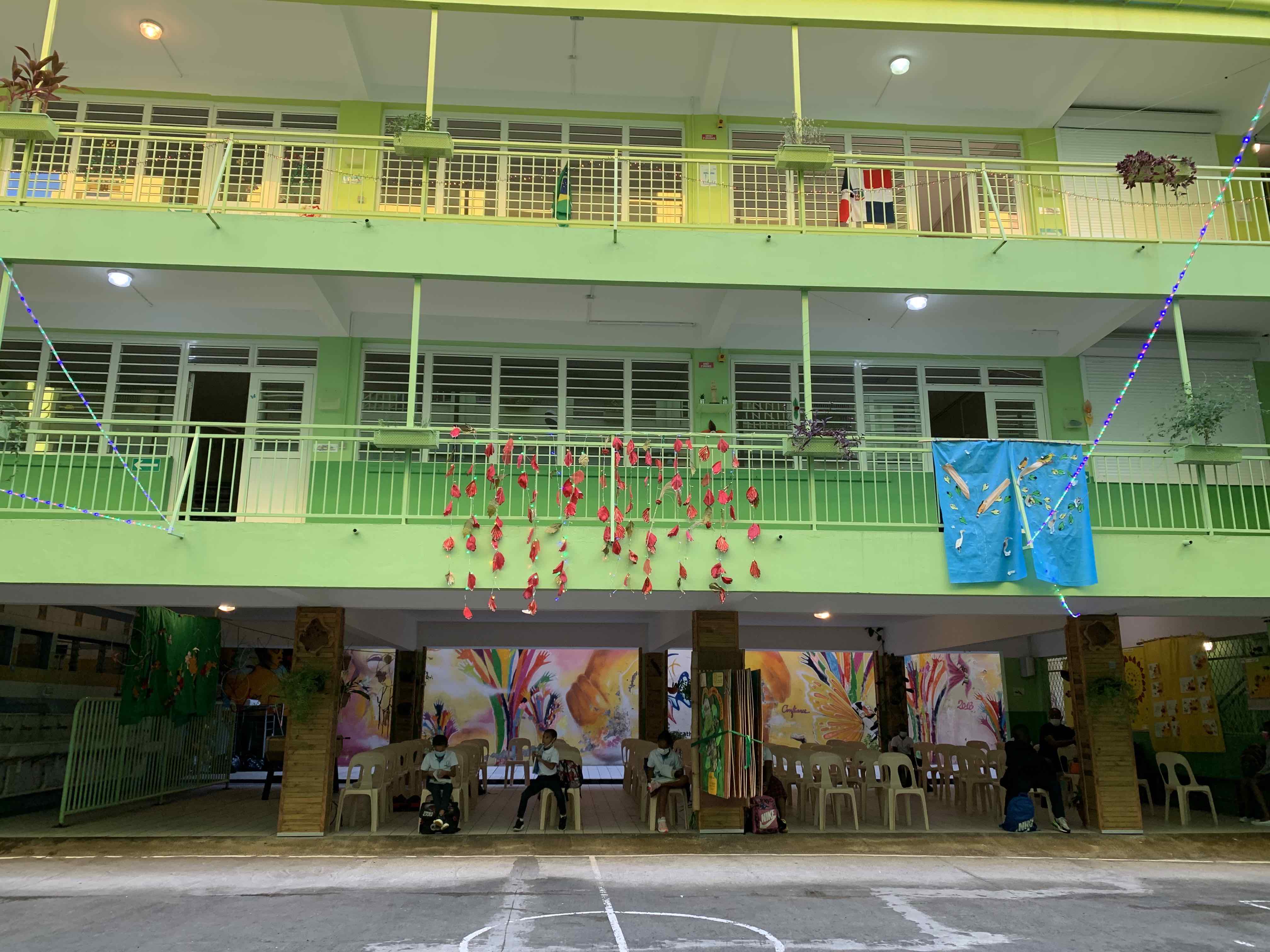 Noel-Déco façade de l'école : décembre 2021